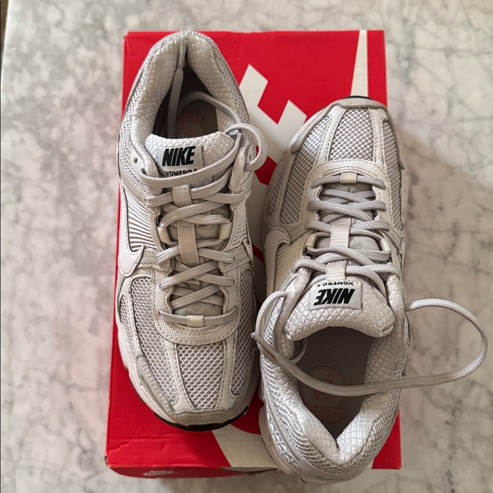 Nike Vomero 5 Vast Grey black sail Running Shoes womens 7.5 - Picture 4 of 8